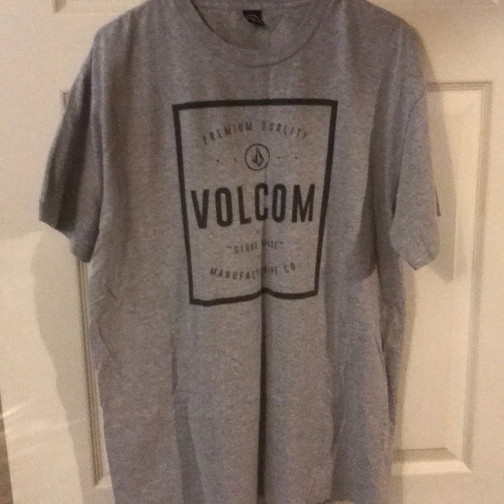 Large Volcom Shirt